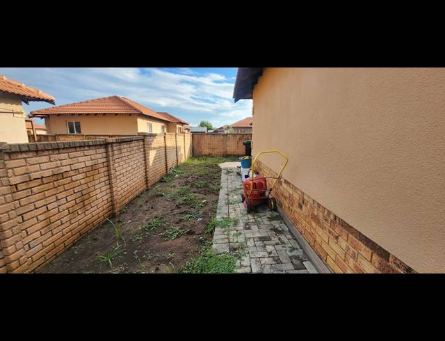 3 BEDROOM HOUSE FOR SALE IN WATERKLOOF HILL ESTATE